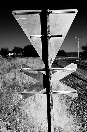 signs, pole, metal, silver, reflections, details, artistic, "black & white", vertical, horizontal, sun, bertazzoni, sky