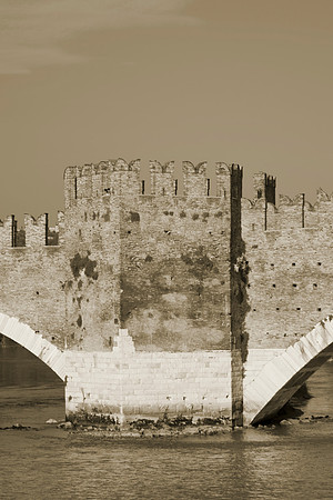 Adige, Bertazzoni, HDR, Italy, Nikon, UNESCO, Veneto, Verona, architecture, "castel vecchio", castle, clouds, colors, culture, details, history, river, scenic, sky, water, "Black & White"