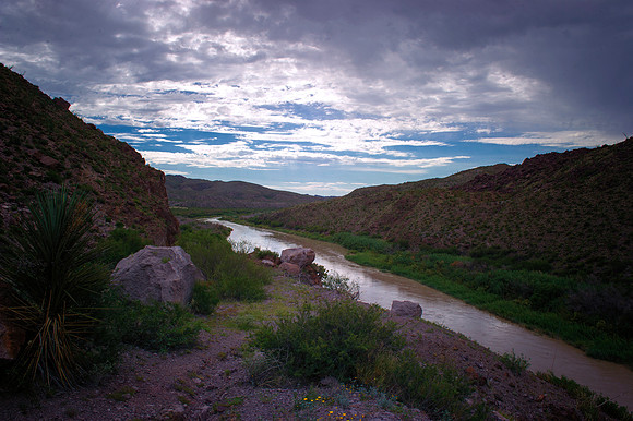"Big Bend", "Big bend National Park", "Big Bend State Park", Texas, Mexico, USA, park, vacation, tourist, hiking, wildlife, bears, "mountain lion", deer, "mule deer", snake, rattlesnake, waterfall, fl