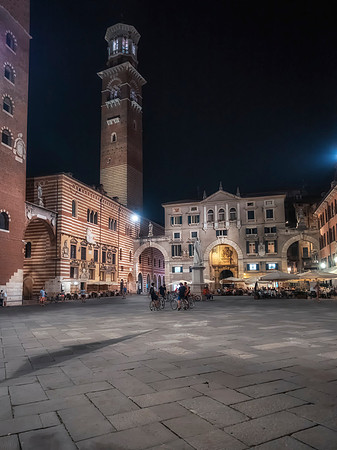 Dante's Square - Verona