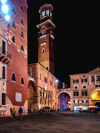 Dante's Square - Verona
