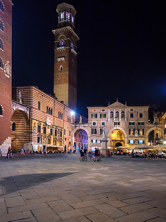 Dante's Square - Verona