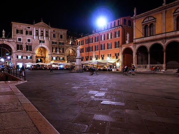 Dante's Square - Verona