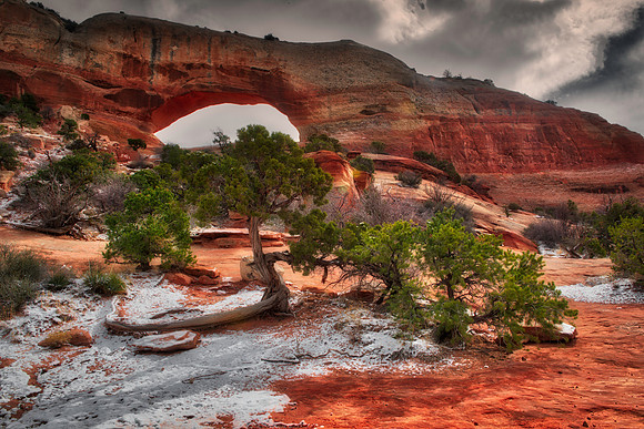 Arch, "Colorado River", Dead, "Green RIver", Handle, Horse, Jug, "La Sal Mountains", Moab, National, "Pack Peak", Park, Park, Point, State, USA, Utah, "Wilson Arch", "black & white", clouds, desert, n