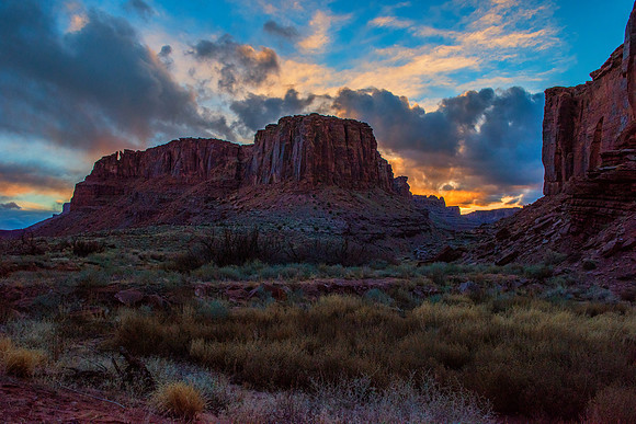 Arch, "Colorado River", Dead, "Green RIver", Handle, Horse, Jug, "La Sal Mountains", Moab, National, "Pack Peak", Park, Park, Point, State, USA, Utah, "Wilson Arch", "black & white", clouds, desert, n