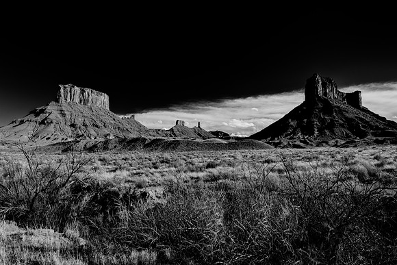 Arch, "Colorado River", Dead, "Green RIver", Handle, Horse, Jug, "La Sal Mountains", Moab, National, "Pack Peak", Park, Park, Point, State, USA, Utah, "Wilson Arch", "black & white", clouds, desert, n
