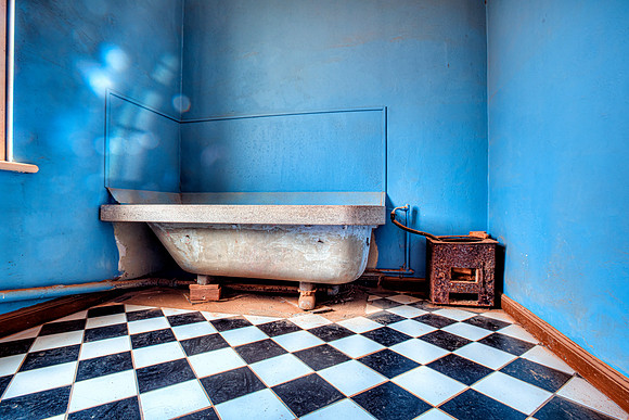 Bathtub