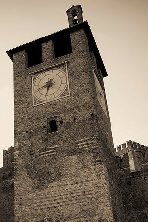Adige, Bertazzoni, "Black & White", HDR, Italy, Nikon, UNESCO, Veneto, Verona, architecture, "castel vecchio", castle, clouds, colors, culture, details, history, river, scenic, sky, water