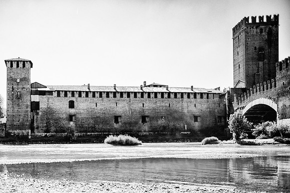 Adige, Bertazzoni, "Black & White", HDR, Italy, Nikon, UNESCO, Veneto, Verona, architecture, "castel vecchio", castle, clouds, colors, culture, details, history, river, scenic, sky, water